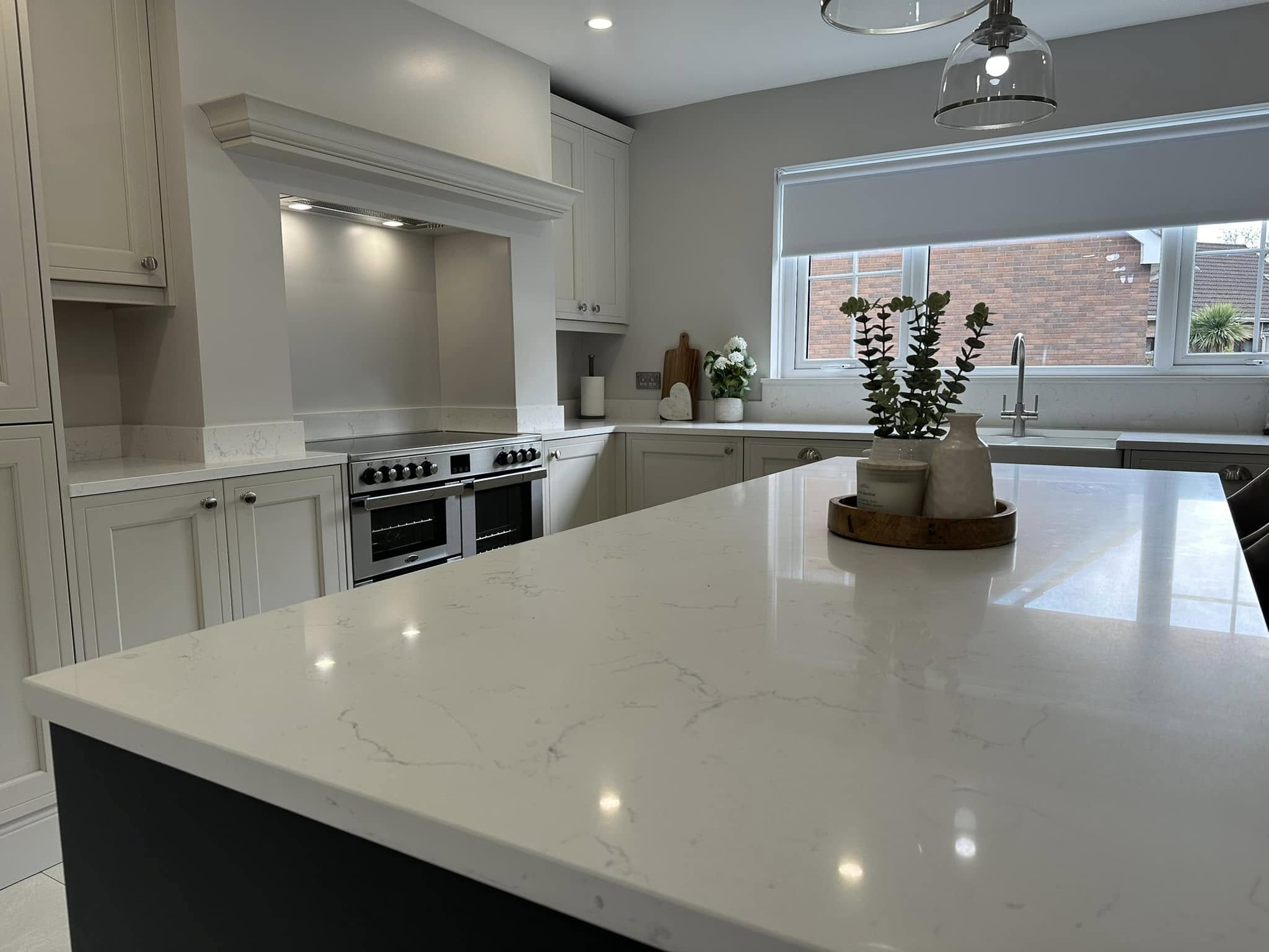 marble arch over oven kitchen